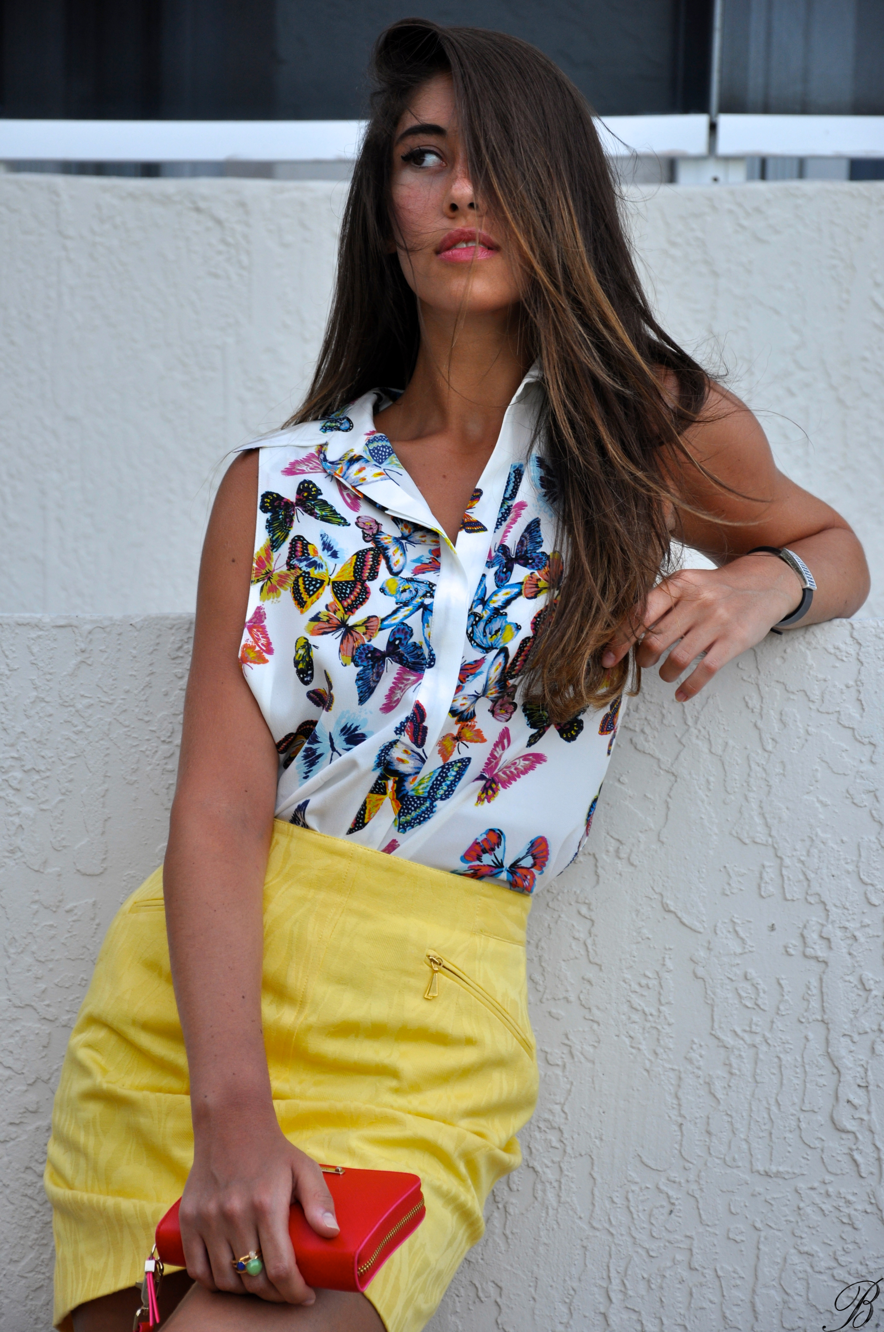 When the sun goes down, we wear yellow
