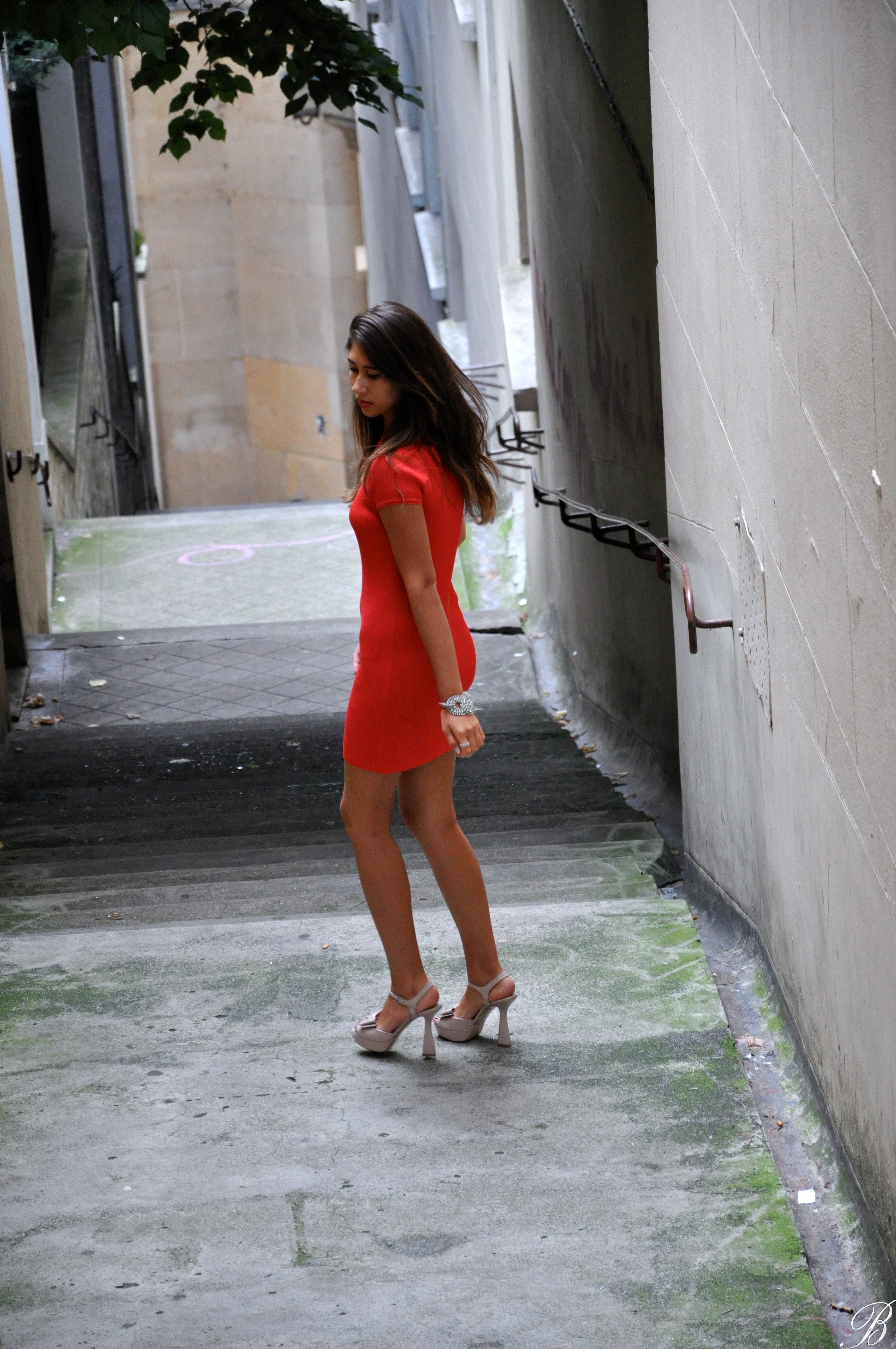lady in red