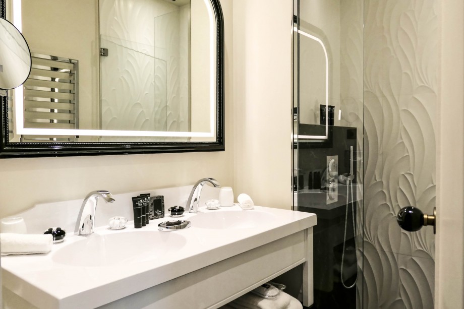 luxury boutique hotel le narcisse blanc