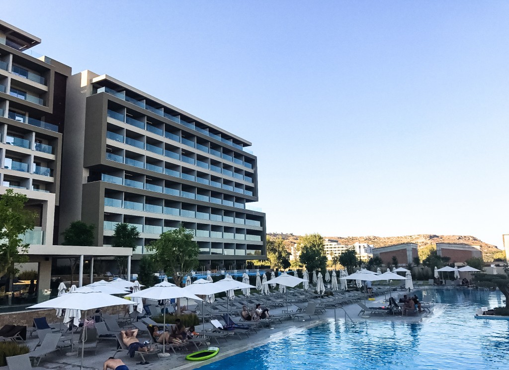 Amada Colossos Resort